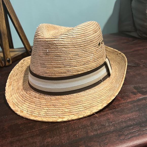 Fedora - Picture 2 of 3
